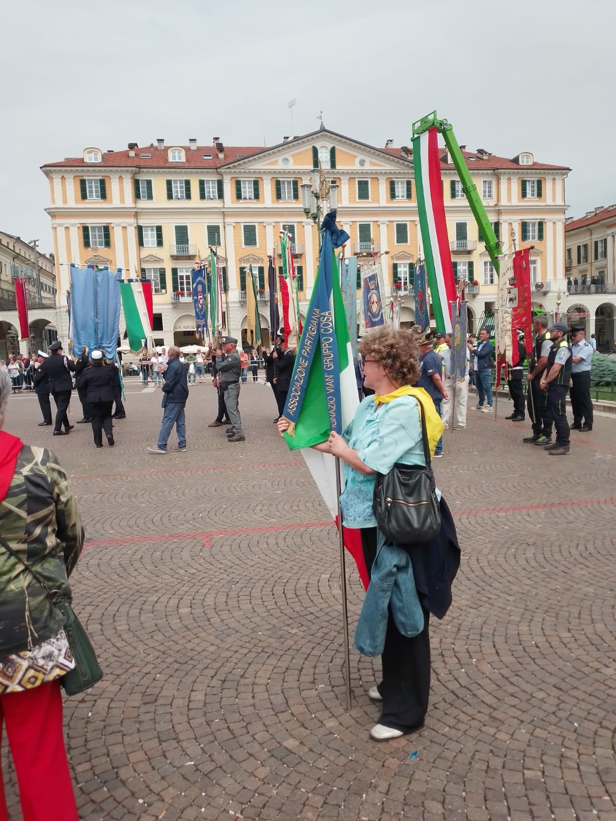 2 giungo Cuneo_i labari dei Comuni della Provincia.jpg